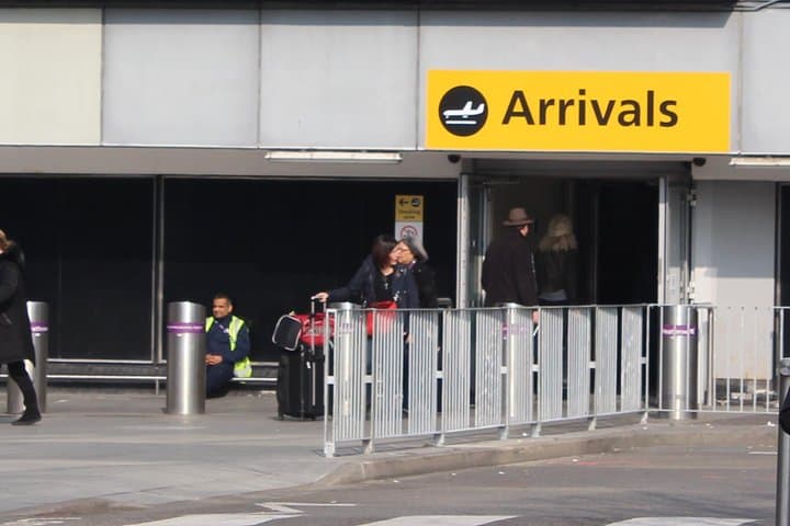 Private One Way or Round Trip Transfer: Heathrow Airport to Guildford