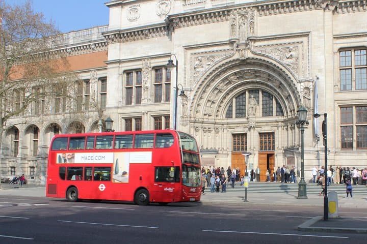 Private Transfer from Heathrow Airport to St Pancras Station via London Hotel