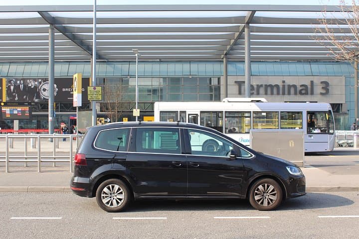 Private Transfer: Heathrow to Gatwick Airport Via London Attractions