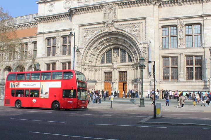 Private Transfer: Gatwick to Heathrow Airport Via London attractions