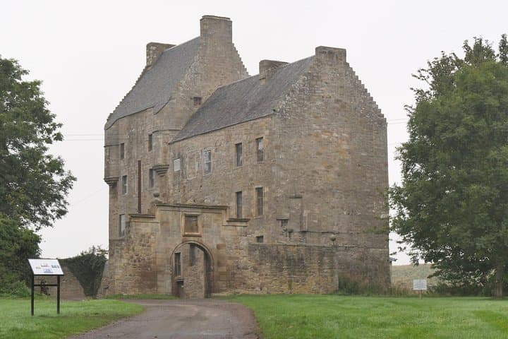 Lallybroch , Midhope Castle, Jamie Fraser's ancestral home