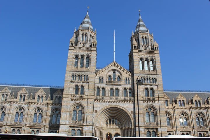 Heathrow Airport to Kensington and Earls Court Private One Way Transfer