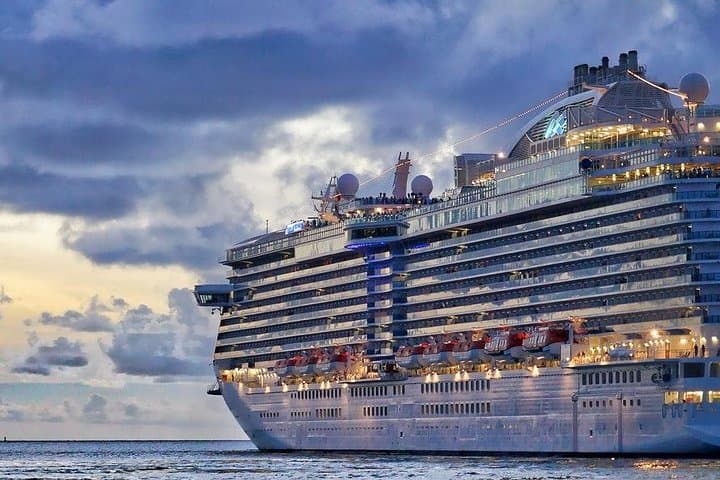 Private Post Cruise Transfer to Heathrow from Southampton Port