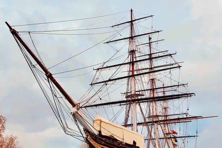 Haunted Greenwich Walking Tour: Ghosts & Dark history