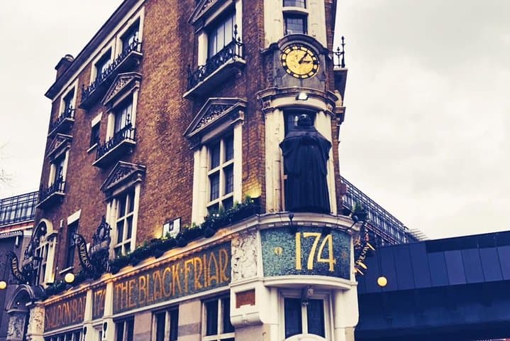 Private Historic London Pub Tour: Oldest Pubs & Hidden Stories