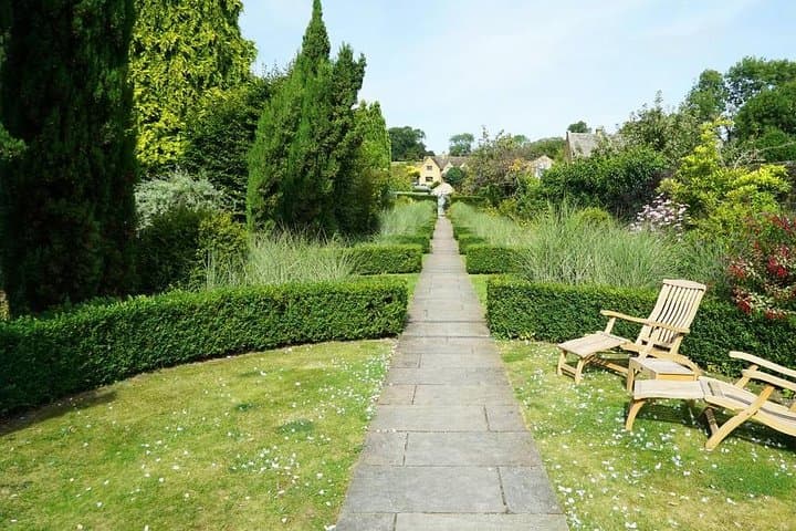 Royal Windsor Cotswold & Shakespeare Country in Executive Vehicle Private Tour