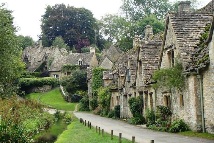 Royal Windsor Cotswold & Shakespeare Country in Executive Vehicle Private Tour