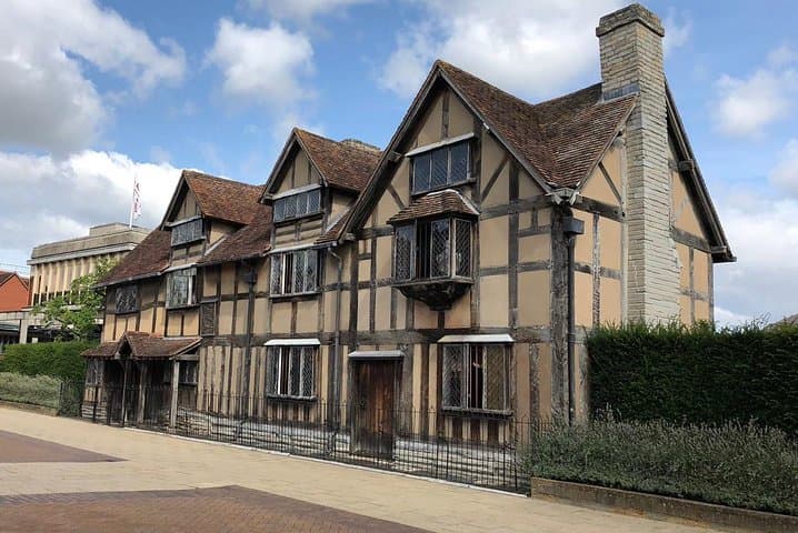 Royal Windsor Cotswold & Shakespeare Country in Executive Vehicle Private Tour