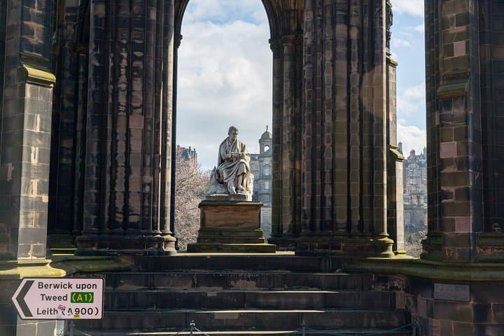 Royal Edinburgh Ticket - Hop-On Hop-Off and Attraction Admissions