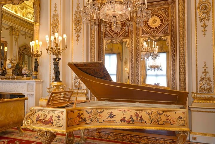 Full Royal Tour: Royal London & Buckingham Palace Tour