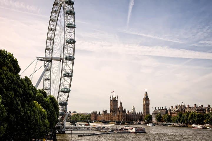 Private London Arrival Transfer - St. Pancras Eurostar Station to Accommodation