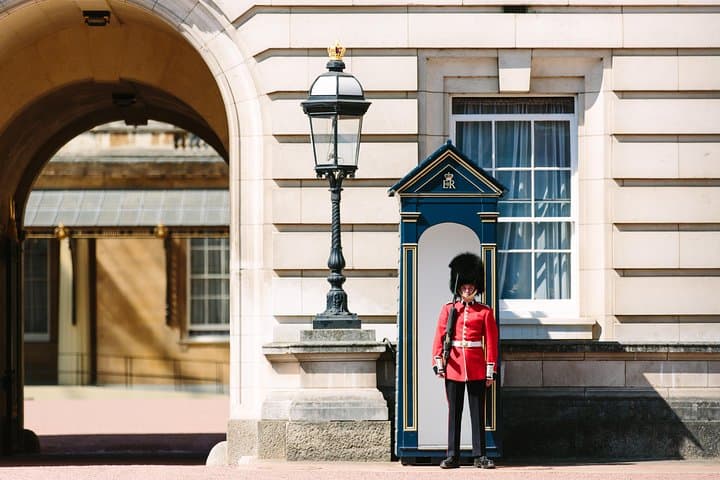 Highlights of Royal London Bike Tour including Hyde Park