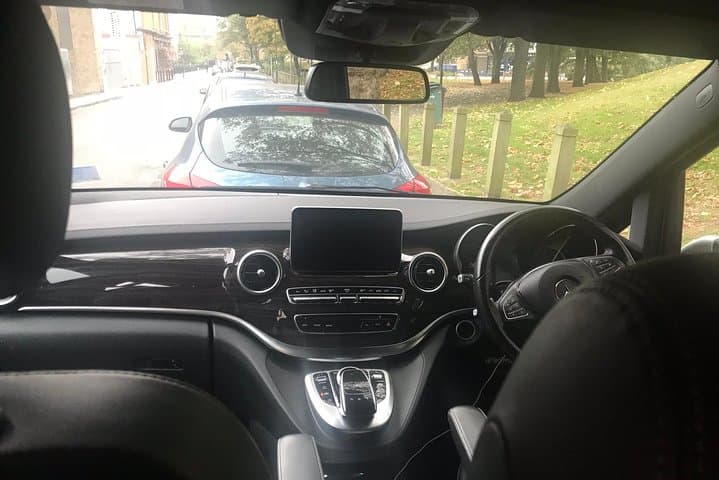 Private transfers from London Heathrow to Southampton via Windsor