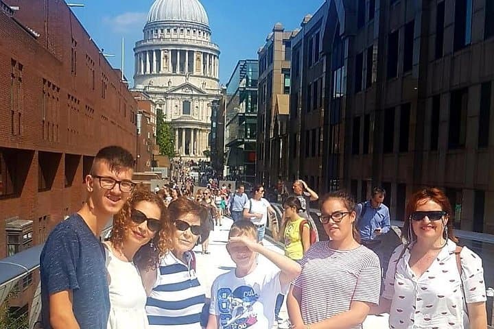 You get to see the very best of London on our Harry Potter taxi tour.