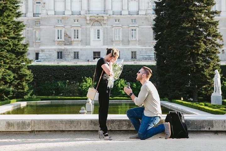 Private Photo Session with a Local Photographer in Oxford