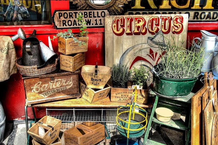 Discover the antiques in Portobello Market