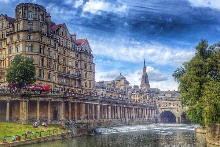 Guided tour to Bath & Stonehenge from Cambridge by Roots Travel.