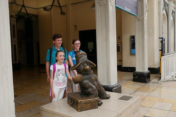 Private Tour: Paddington Bear Taxi Tour of Filming Locations
