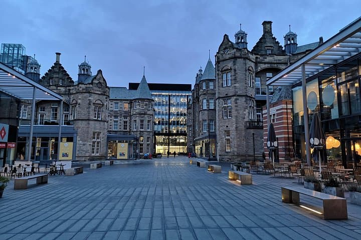 Edinburgh Night Tour with a Local Guide: Private & 100% Personalized