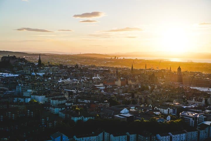 Edinburgh Night Tour with a Local Guide: Private & 100% Personalized