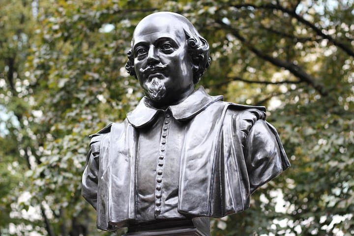 The bust of William Shakespeare as seen on our Shakespeare Tour.