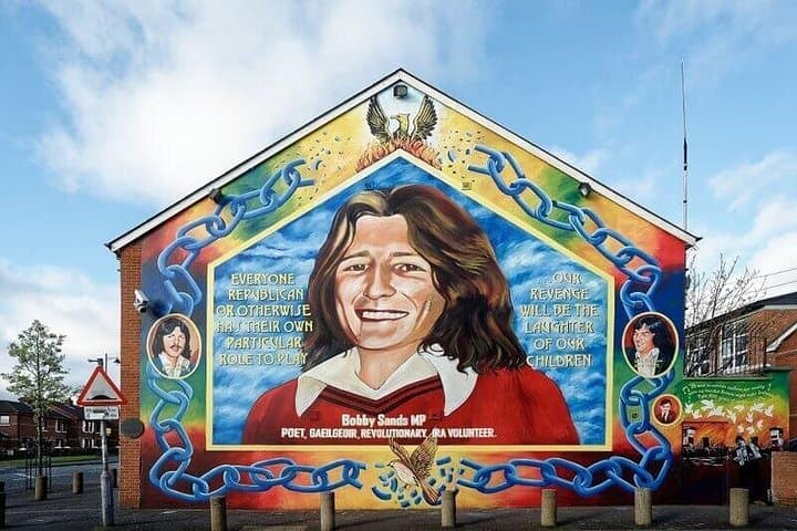 Belfast Political Taxi Tour Murals and Peace Wall