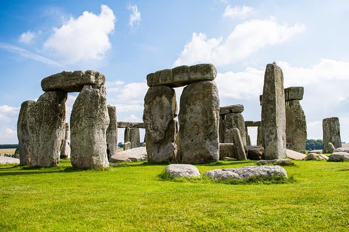 Stonehenge and Salisbury Cathedral Private Tour from Southampton