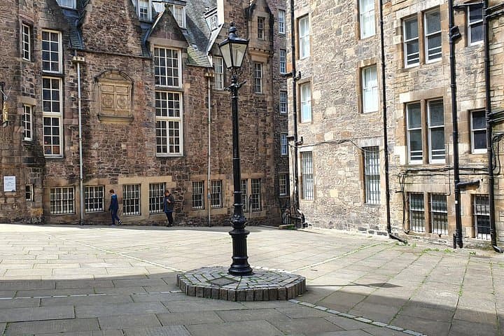 Lady Stairs Close and the Writers Museum