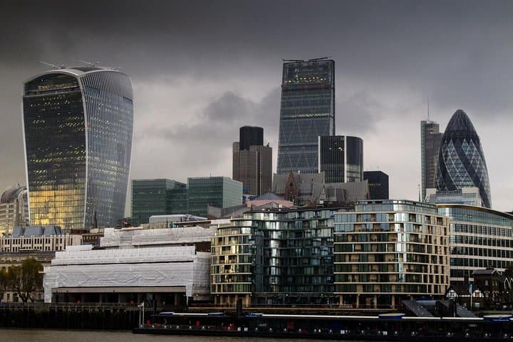 Half Day Private London Tour by Walking and Public Transportation