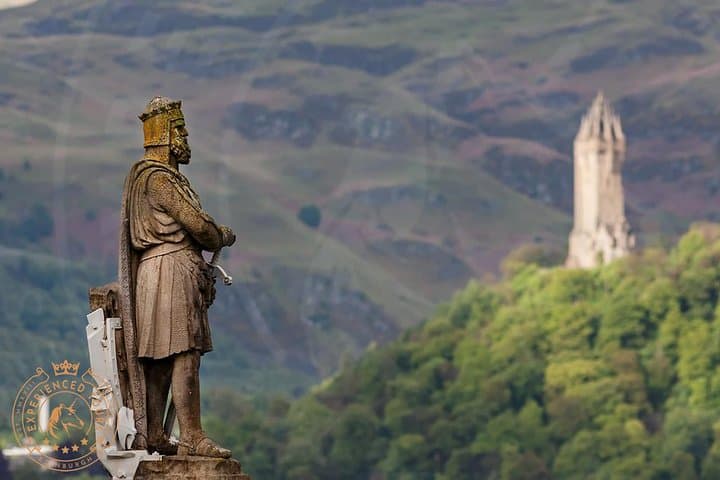 William Wallace monument with Robert The Bruce Statue