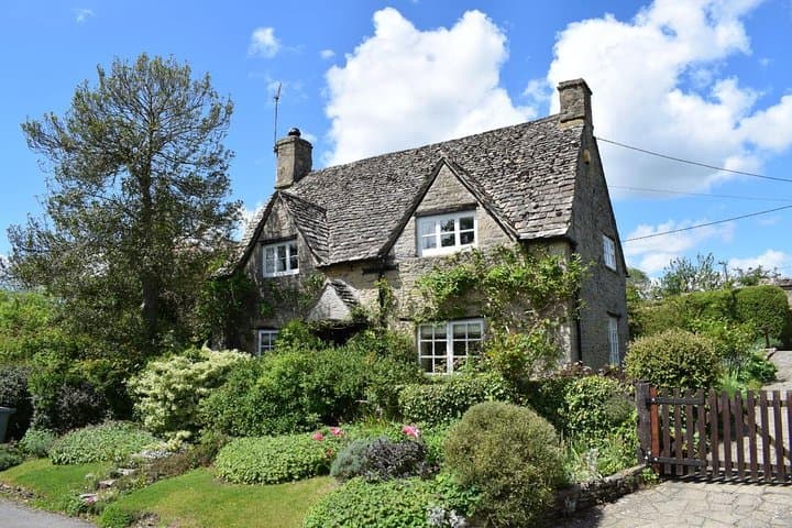 Chocolate box cottage