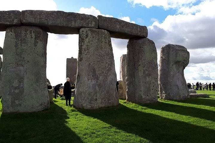 Private driver guided tour Stonehenge