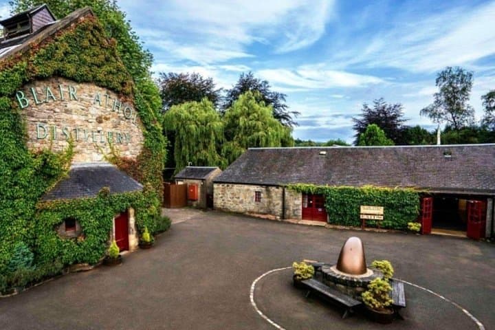 Highlands of Scotland Whisky Tour & Tasting with Scottish Local