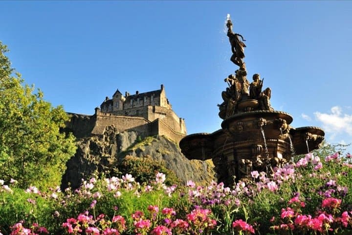 Private City Tour in Edinburgh Brazilian Guide
