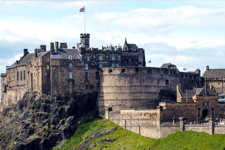 Private City Tour in Edinburgh Brazilian Guide
