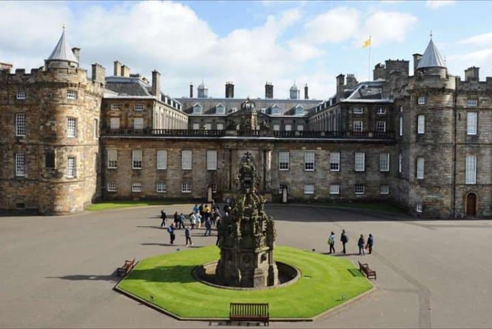 Private City Tour in Edinburgh Brazilian Guide