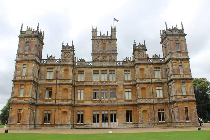 Downton Abbey Black Taxi Tour from London with Highclere Castle