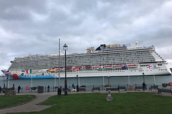 Shore Tour from Belfast: Giant's Causeway and Belfast Day Trip