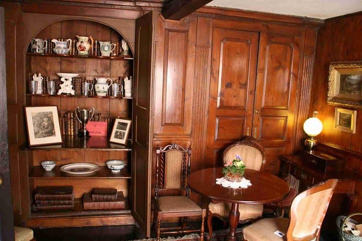 Private Tour: Beatrix Potter: Morning Half Day All-Inclusive Tour with an Expert
