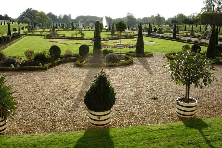 Hampton Court Palace private tour from London