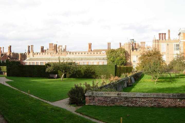 Hampton Court Palace private tour from London