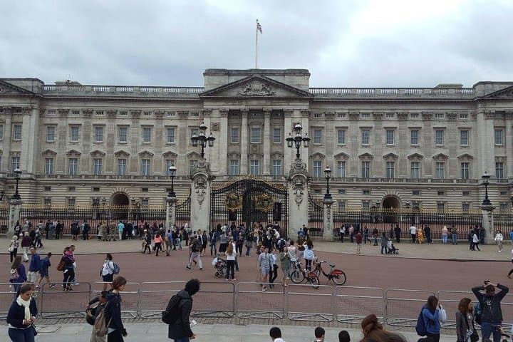 Private Arrival Transfer: Gatwick Airport to Central London