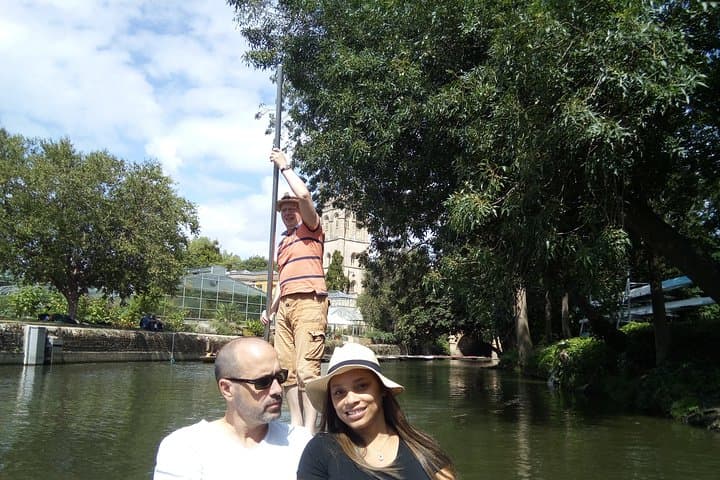 Oxford punting on river with chauffeur guide