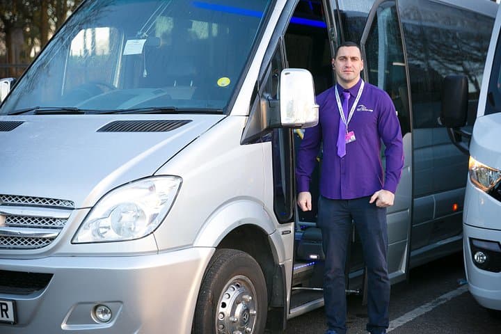 Private Minibus Transfer: Luton Airport to Central London