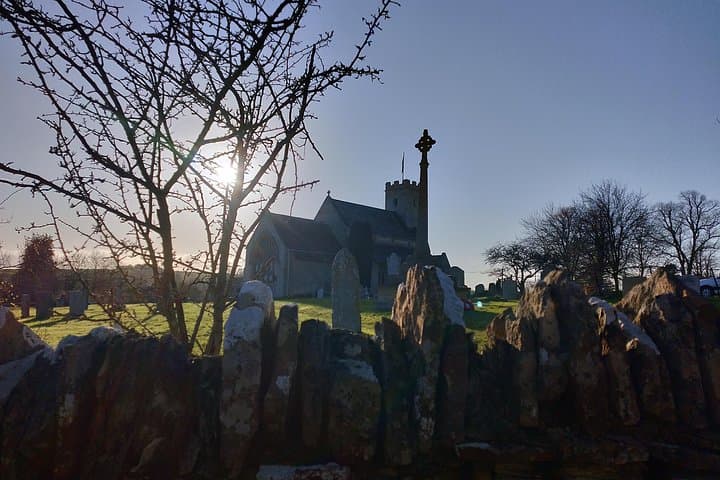 Scenic Cotswolds churchyard