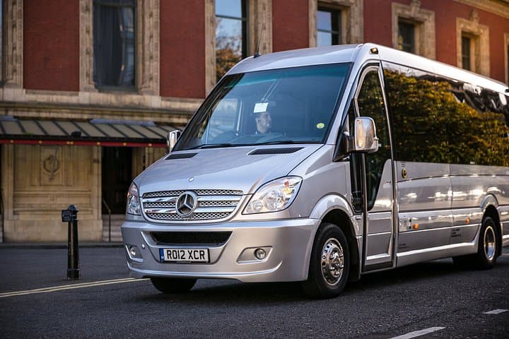 Private Minibus Transfer: Luton Airport to Central London