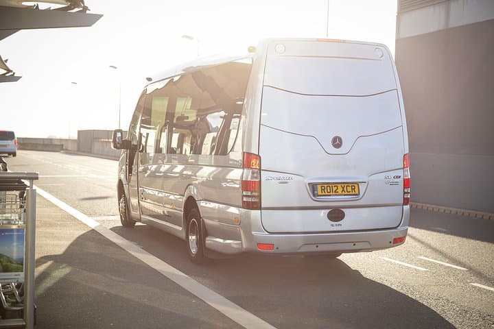 Private Minibus Arrival Transfer: Gatwick to Central London Airport