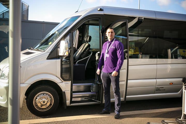 Private Minibus Arrival Transfer: Gatwick to Central London Airport