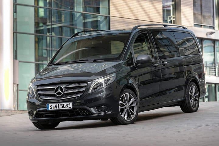 Private Chauffeured Minivan Tour to Bath from London with a Licensed Guide