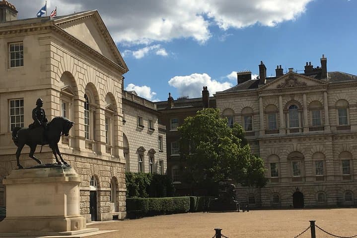 Private Walking Tour of Royal London with Changing of the Guard